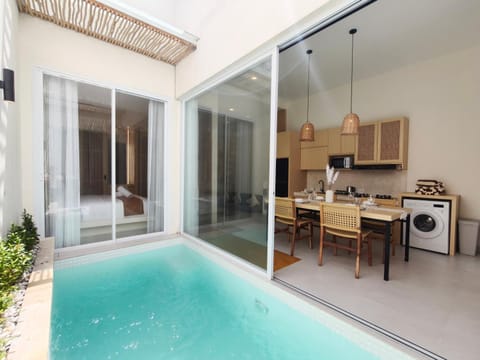 Property building, Kitchen or kitchenette, Dining area, Pool view, Swimming pool, Swimming pool, washing machine
