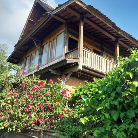 Property building, View (from property/room), Balcony/Terrace, Garden view