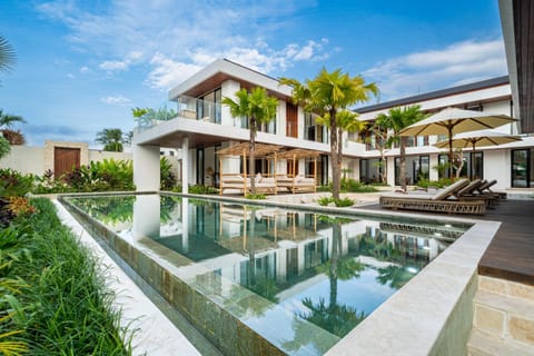 Property building, Garden view, Pool view, Swimming pool