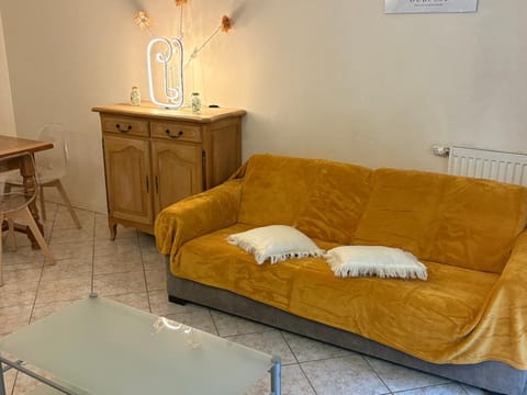 Communal lounge/ TV room, Living room, Seating area