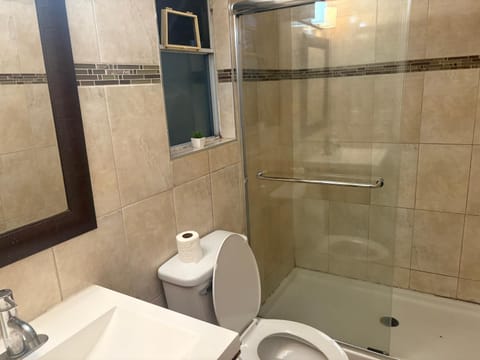 Private Room Near Scott Road, Transit, Shopping, Airport 25 Min Vacation rental in Surrey