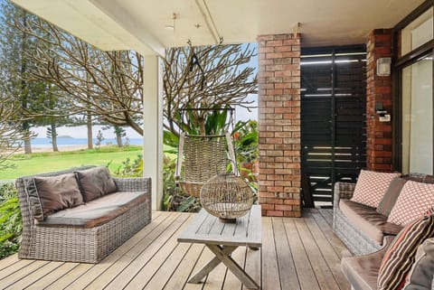 Spring, Day, Garden, View (from property/room), Balcony/Terrace, Living room, Seating area, Garden view