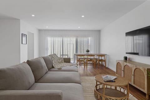 Living room, Seating area, Dining area, Evening entertainment