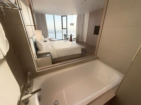 Bed, Hot Tub, Bathroom, Photo of the whole room, Bedroom, Bath, towels