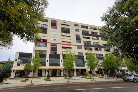 Property building, Day, Neighbourhood, Street view, Location, Parking