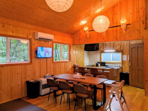 TV and multimedia, Living room, Dining area, air conditioner