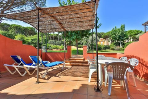 Property building, Balcony/Terrace, Living room