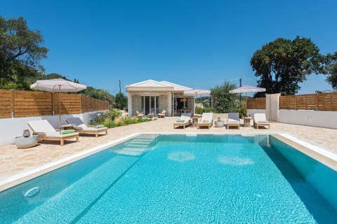 Property building, Patio, Natural landscape, Garden, Garden view, Pool view, Swimming pool, sunbed