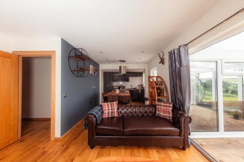 Luxury Seaview Cottage with hot tub 3 Apartment in Scotland