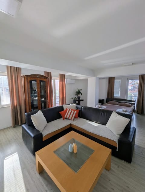 Lihnidos Home, Central Apartment, AC, Lake Access, Beach Apartment in Ohrid