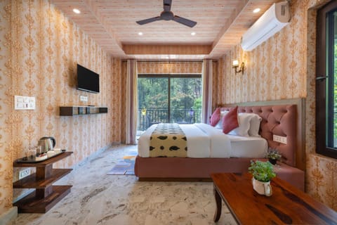Bed, TV and multimedia, Seating area, Bedroom, air conditioner