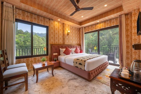 Bed, View (from property/room), Balcony/Terrace, Photo of the whole room, Bedroom, fireplace