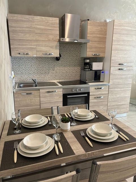 Kitchen or kitchenette, Dining area, stove, toaster