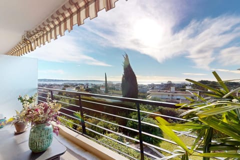 Apartment T2 Golfe Juan PANORAMIC SEA VIEW House in Antibes