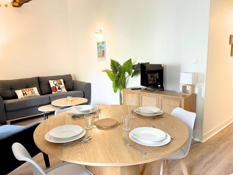 TV and multimedia, Living room, Dining area