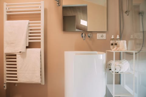 Shower, Bathroom, towels