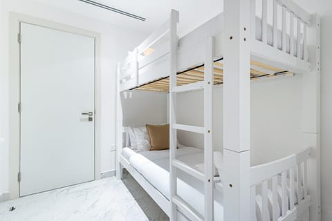Bedroom, bunk bed