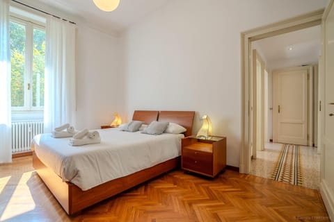 Bed, Photo of the whole room, Bedroom, internet, towels, wardrobe