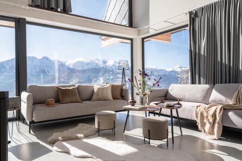 Communal lounge/ TV room, View (from property/room), Living room, Mountain view