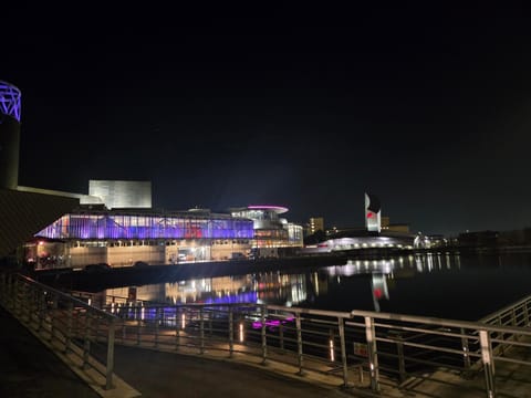 Charming Ground Floor Tudor Apartment Free Wifi Manchester Apartment in Stretford