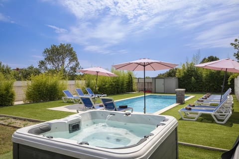 Day, Garden, Hot Tub, Swimming pool, sunbed