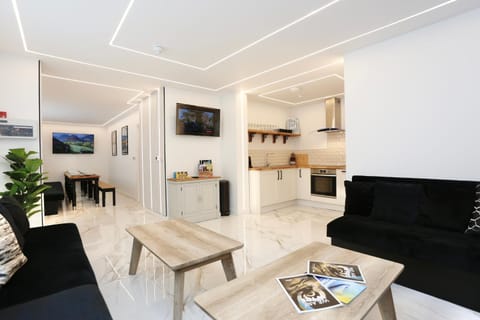 Communal lounge/ TV room, Seating area, Dining area, kitchen