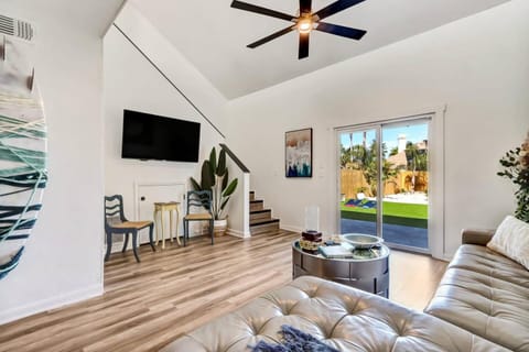 TV and multimedia, Living room, Seating area