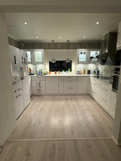 Central flat, 15 min walk to city center Apartment in Tromso