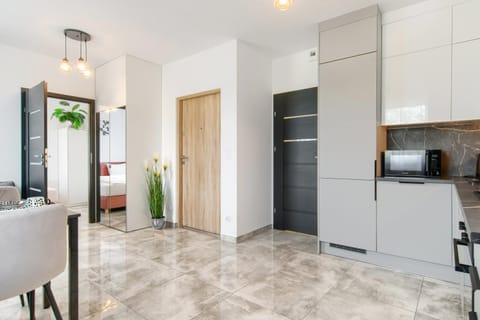 Communal lounge/ TV room, Kitchen or kitchenette, Living room, Dining area, microwave, oven, stove