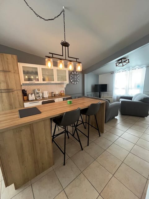 Living room, Dining area