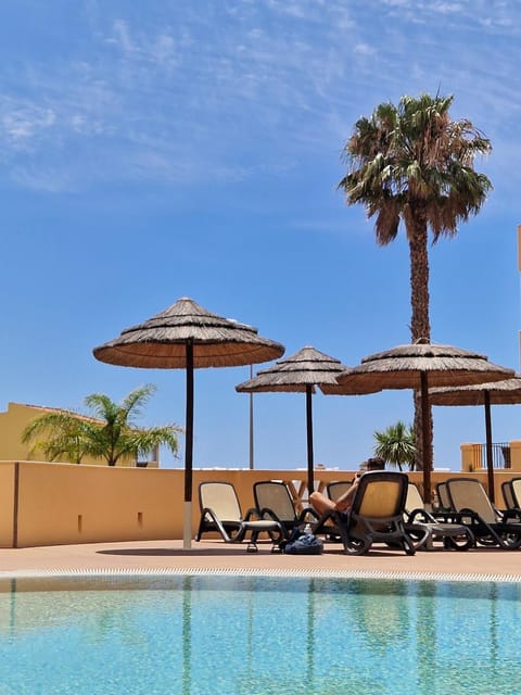Balcony/Terrace, Swimming pool, sunbed