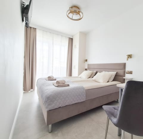 Bed, TV and multimedia, Living room, Photo of the whole room, Bedroom, heating, towels, wardrobe