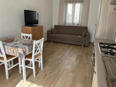 Communal lounge/ TV room, Kitchen or kitchenette