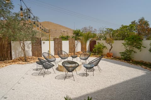 Day, Natural landscape, Garden, Balcony/Terrace, Garden view, Mountain view
