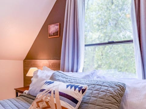 Studio Loft Near Yosemite with Kitchenette Apartment in Oakhurst