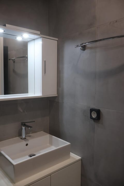 Athenean Porto Piraeus Suites -A1 Apartment in Pireas