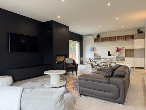 Communal lounge/ TV room, TV and multimedia