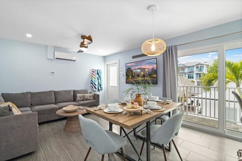 Sea Coast - Pet Friendly, Located in Siesta Key Village, Steps to Siesta Key Beach! House in Siesta Beach