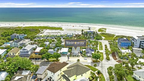 Sea Escape - Pet Friendly, Located in Siesta Key Village, Steps to Siesta Key Beach! House in Siesta Beach