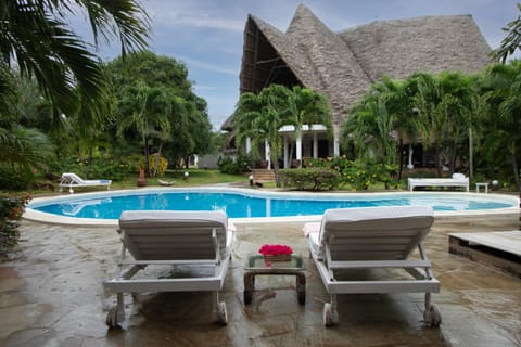 Garden view, Pool view, Swimming pool, sunbed
