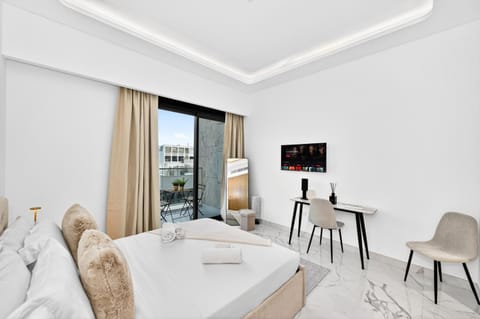 Communal lounge/ TV room, Bed, TV and multimedia, Living room, Photo of the whole room, Seating area, Dining area, Evening entertainment, Bedroom
