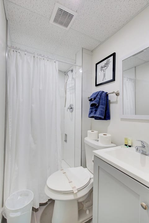 Palm Oasis-Serene Backyard Private Poolside House in Bay Pines