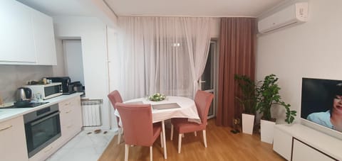 TV and multimedia, Coffee/tea facilities, Living room, Dining area, oven