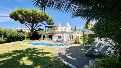 Property building, Natural landscape, Garden, Garden view, Pool view, Swimming pool, sunbed