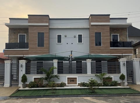 Property building, Day