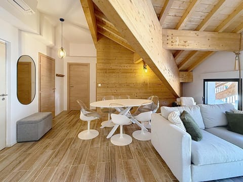 Seating area, Dining area