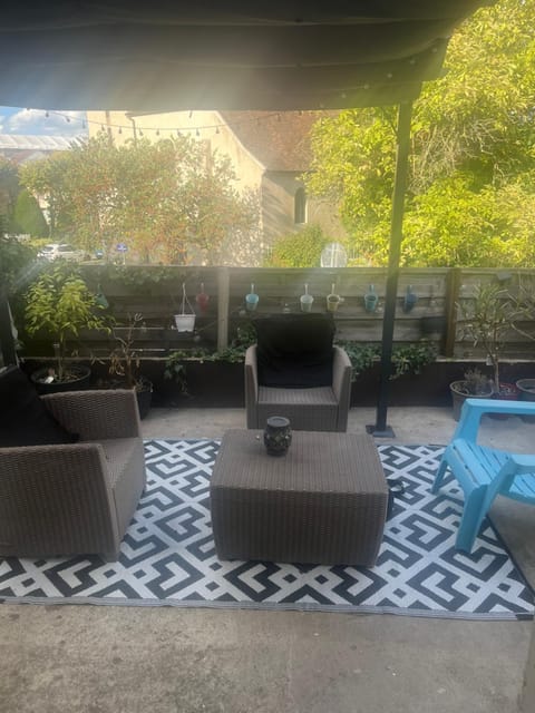 Patio, Living room