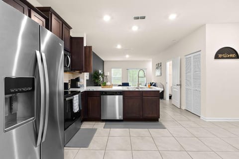 Kitchen or kitchenette, Communal kitchen, kitchen