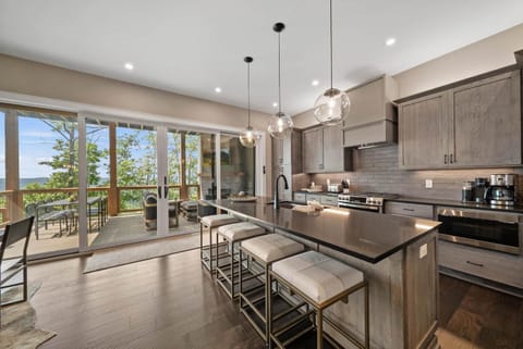 Carolina Tops House in Watauga