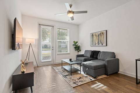 Patio, TV and multimedia, Living room, Photo of the whole room, Seating area